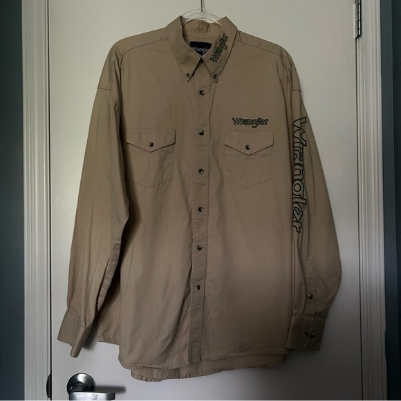 Wrangler Vintage Tan & Green Full Sleeve Button Down Top With Branded Sleeve - Picture 3 of 13